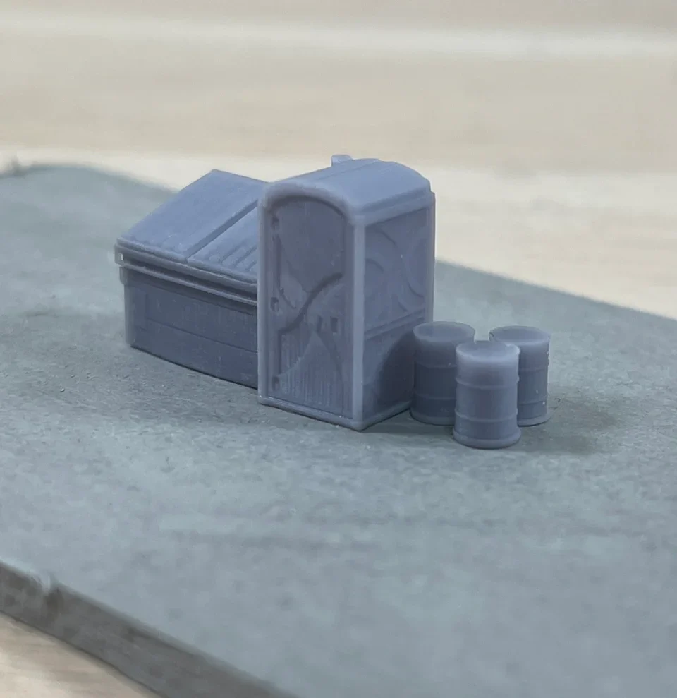N Gauge Portable Toilets (Pack of 5) - Unpainted Model Kit - Image 3
