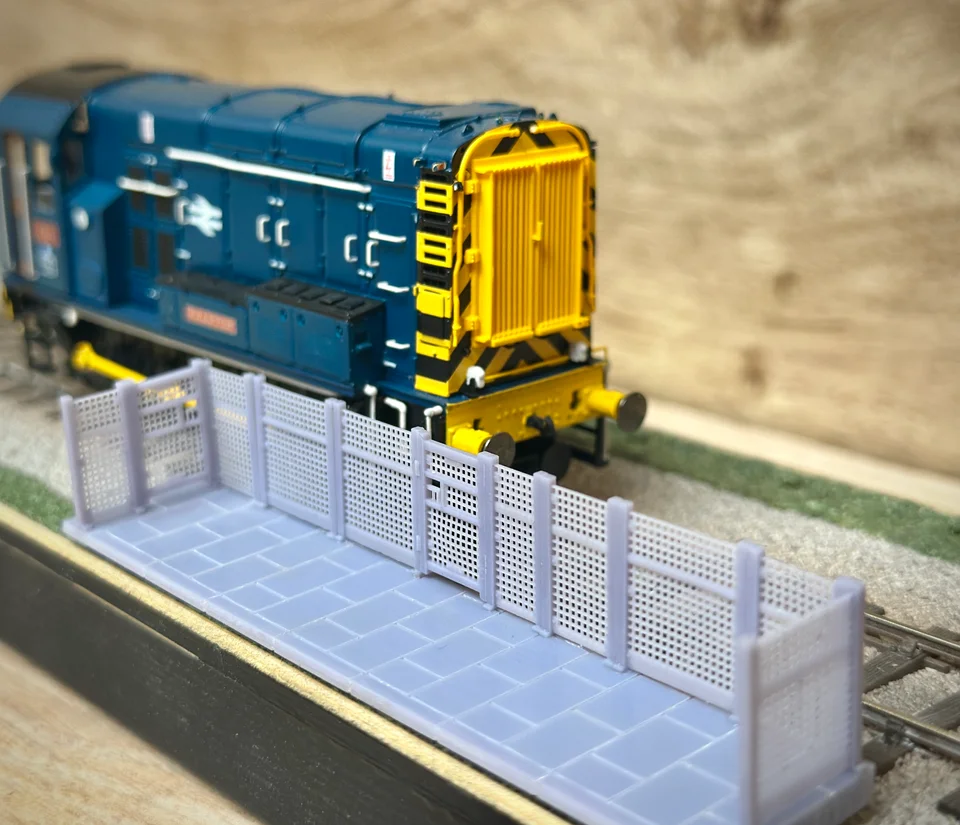 OO Gauge Platform End Fences (Pack of 10) - Unpainted - Image 2