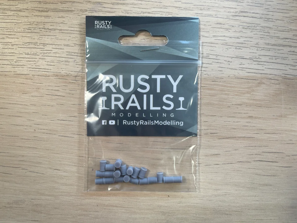 N Gauge Oil Drums (Pack of 20) - Unpainted Model Kit - Image 3