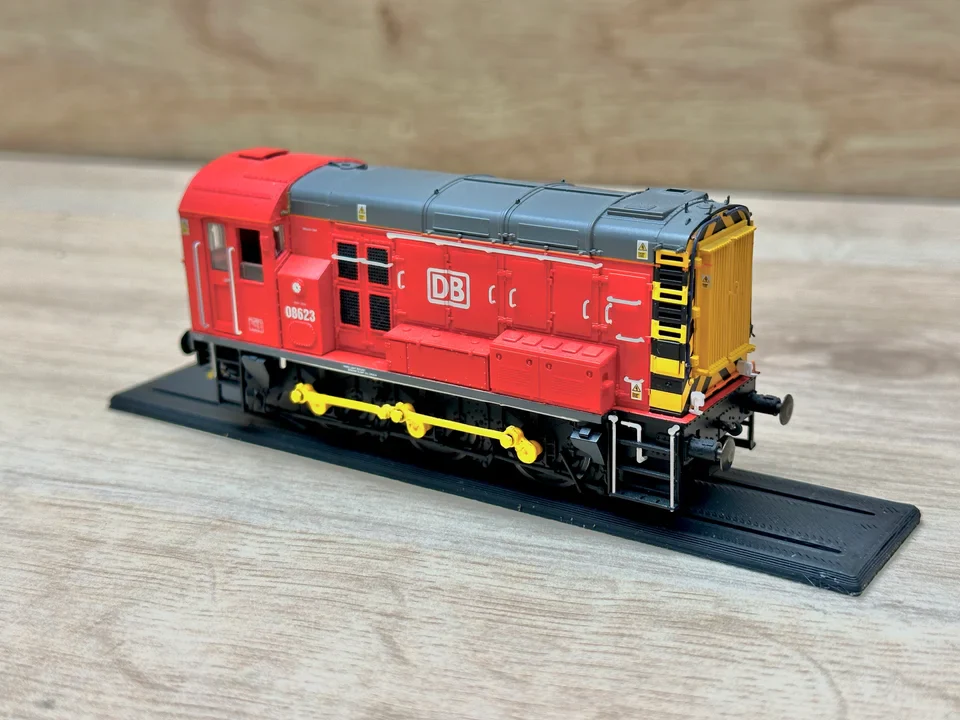 OO Gauge Locomotive Stands (17cm) (Pack of 5) - Image 3