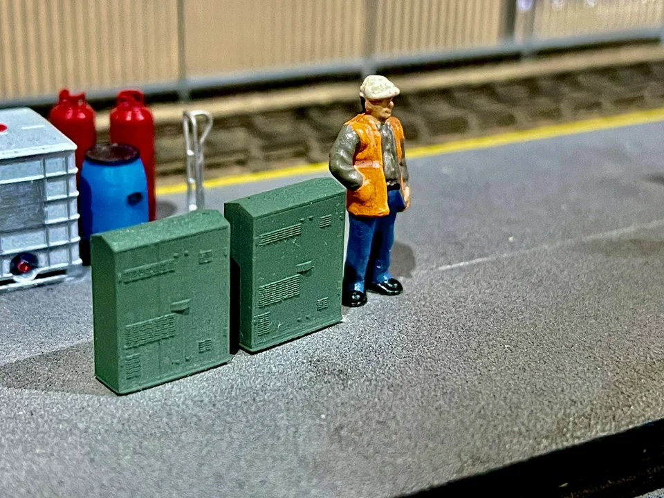 OO Gauge Broadband Cabinets (Pack of 5) - Unpainted Model Kit - Image 2