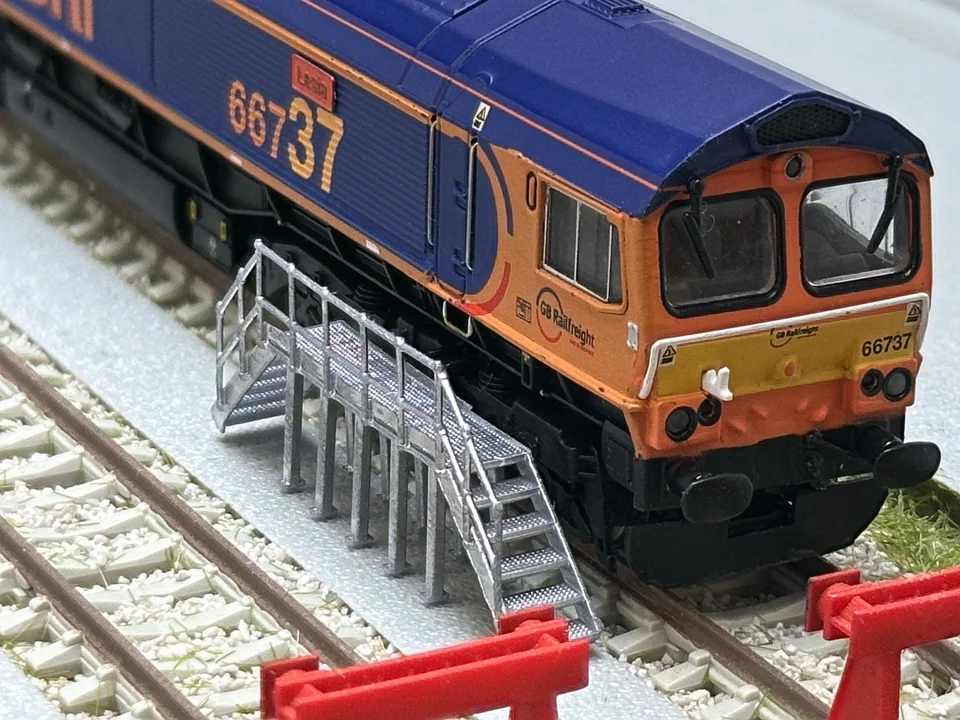 N Gauge Access Platform (V2) (Pack of 2) - Unpainted Model Kit - Image 2