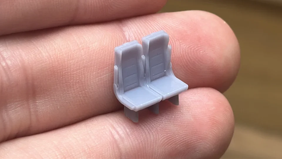 OO Gauge Coach Seating (Pack of 10) - Unpainted Model Kit - Image 3