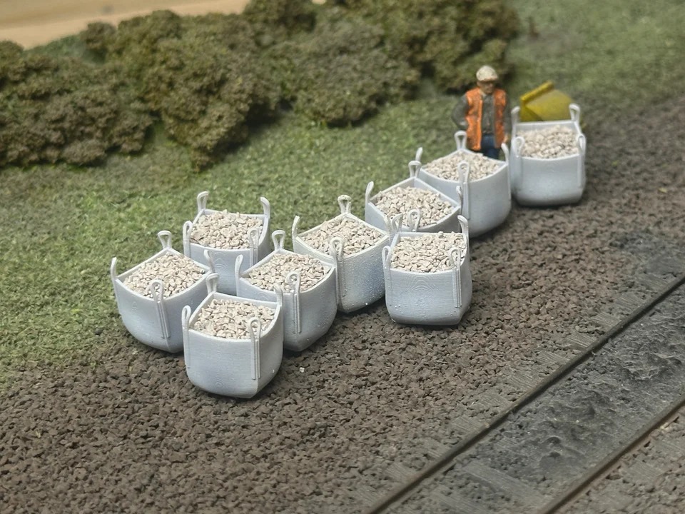 OO Gauge One Tonne Bags (Pack of 9) - Unpainted Model Kit - Image 3
