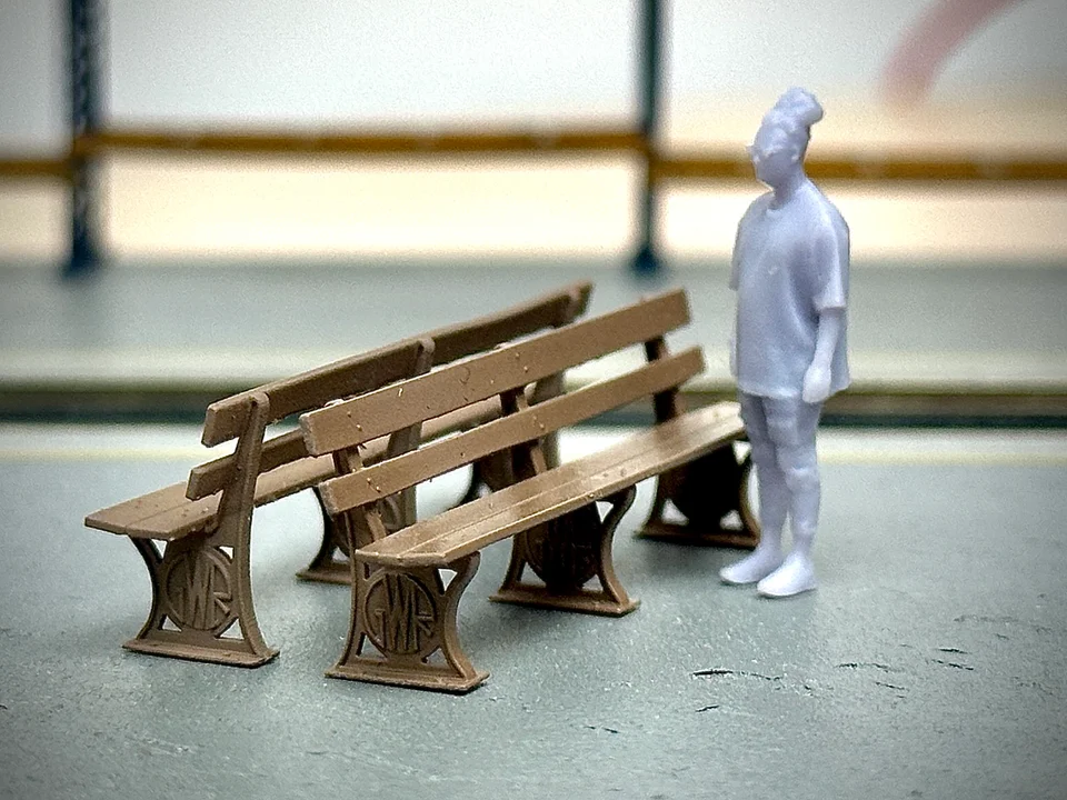 OO Gauge GWR Benches (Pack of 4) - Unpainted Model Kit - Image 2