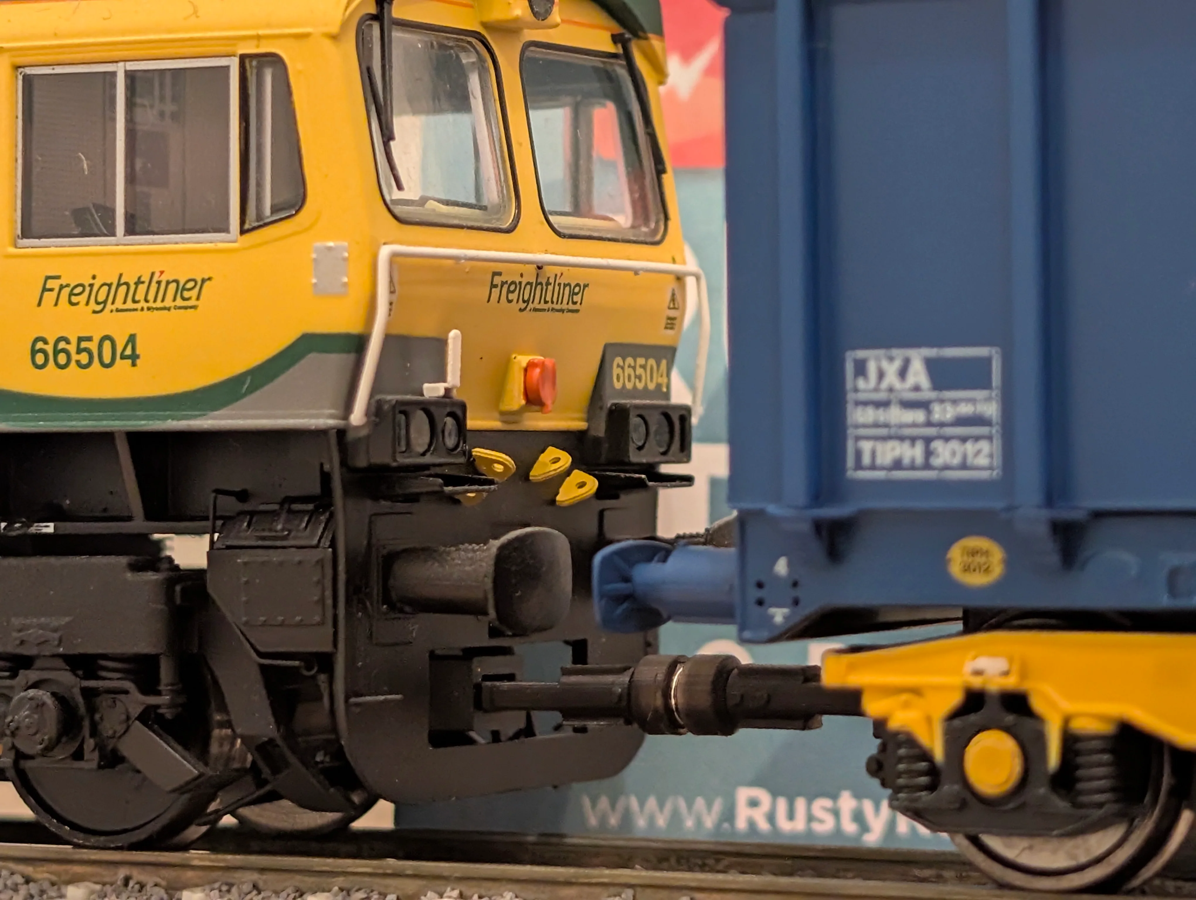 RRM179 OO Gauge Magnetic Couplings - 12mm Drawbar (14 Pack) - Image 11