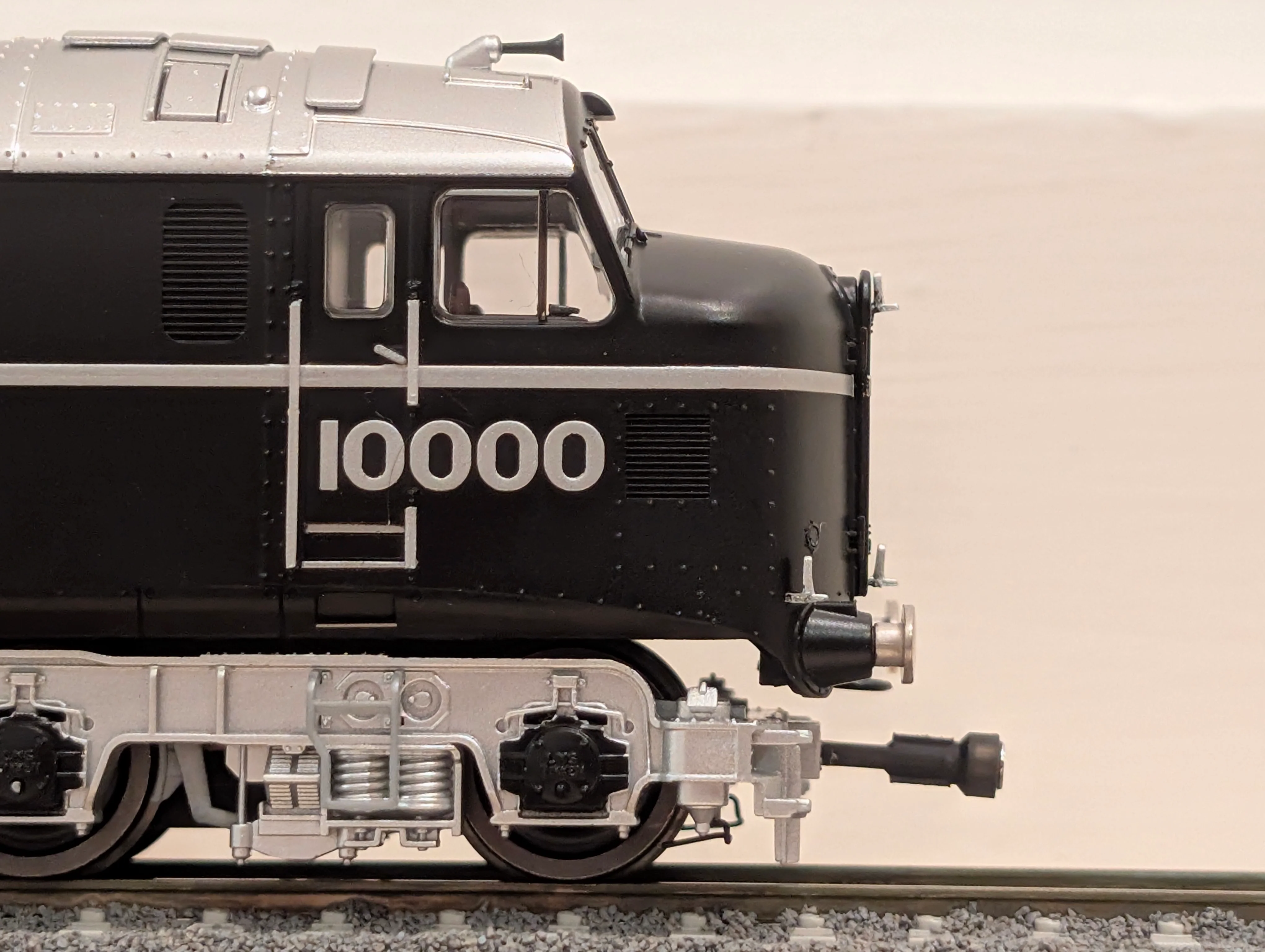 RRM179 OO Gauge Magnetic Couplings - 12mm Drawbar (14 Pack) - Image 17