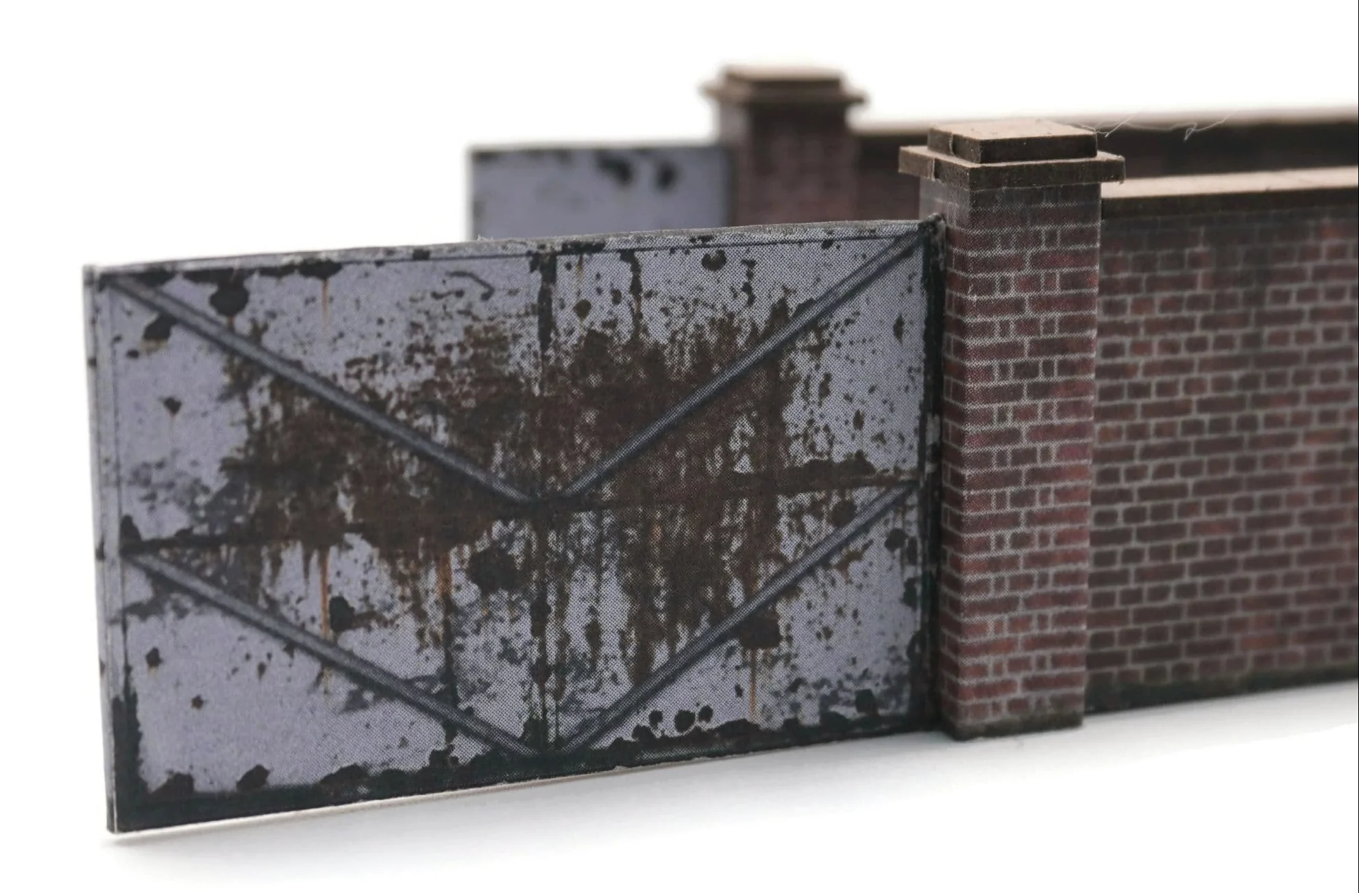 OO 6ft Industrial Brick Wall And Gates Model Kit - Image 4