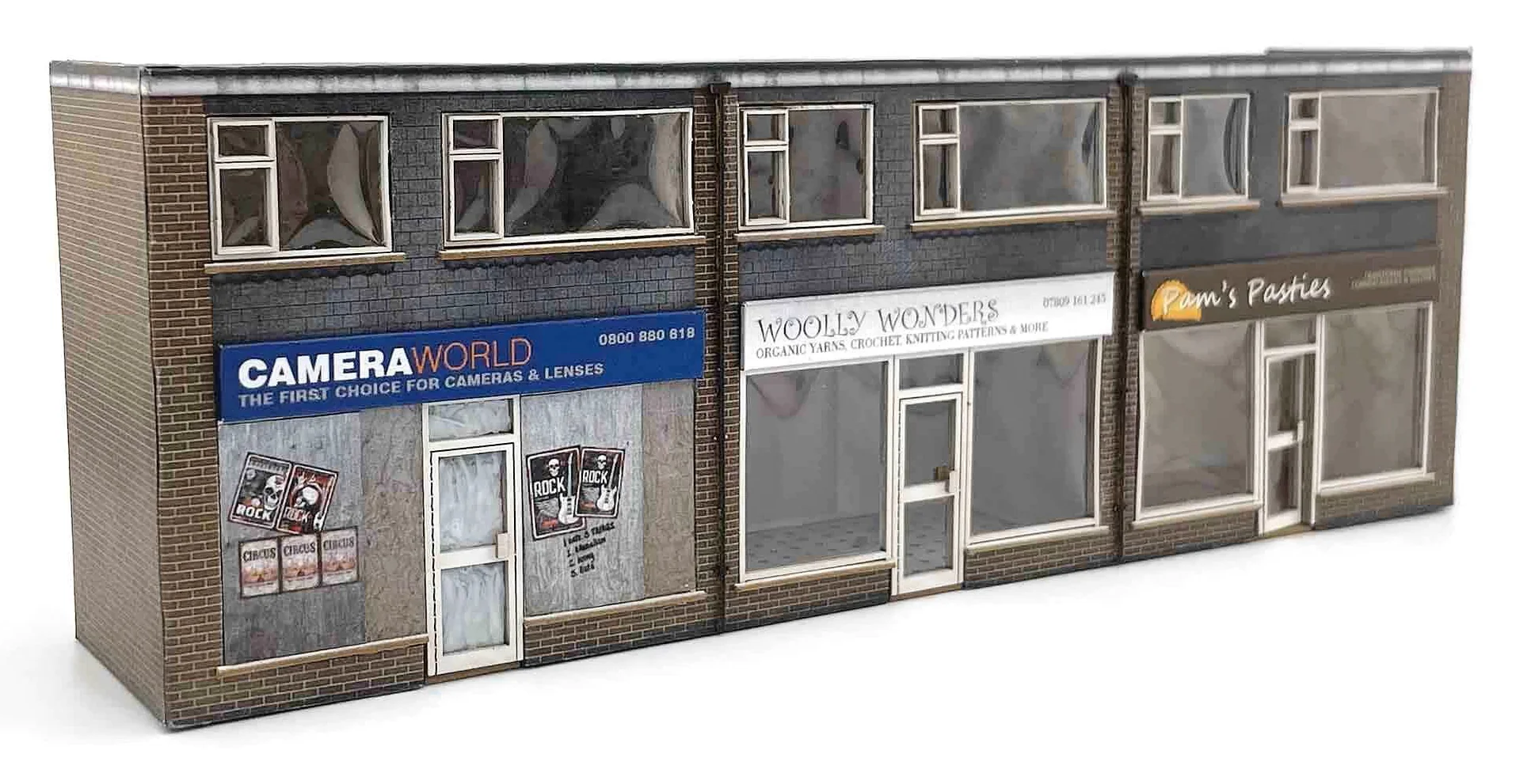 OO Low Relief 1970's Terraced Shops Model Kit