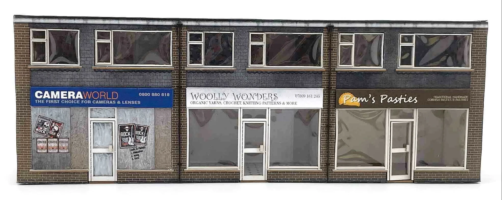 OO Low Relief 1970's Terraced Shops Model Kit - Image 4
