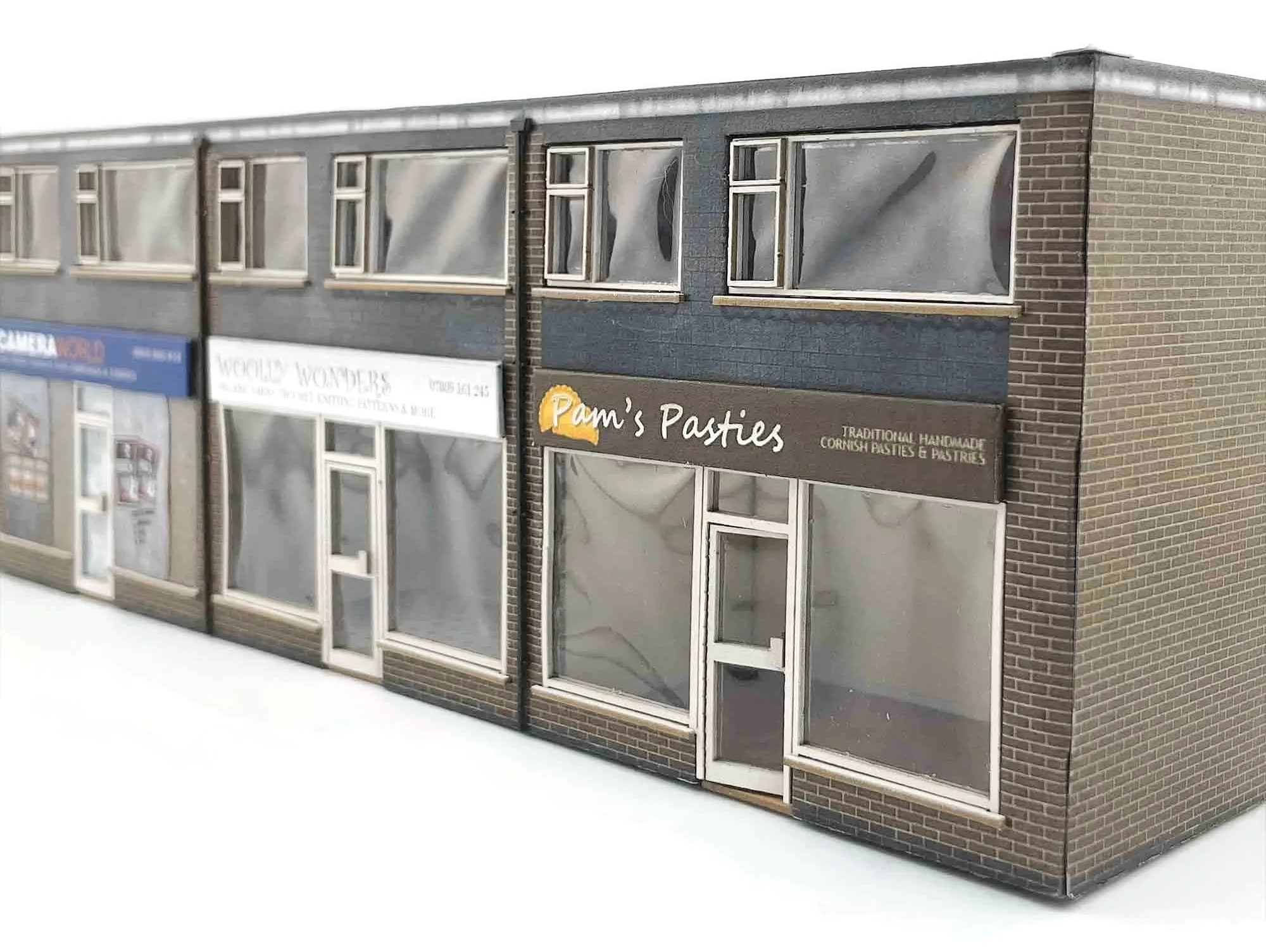 OO Low Relief 1970's Terraced Shops Model Kit - Image 5
