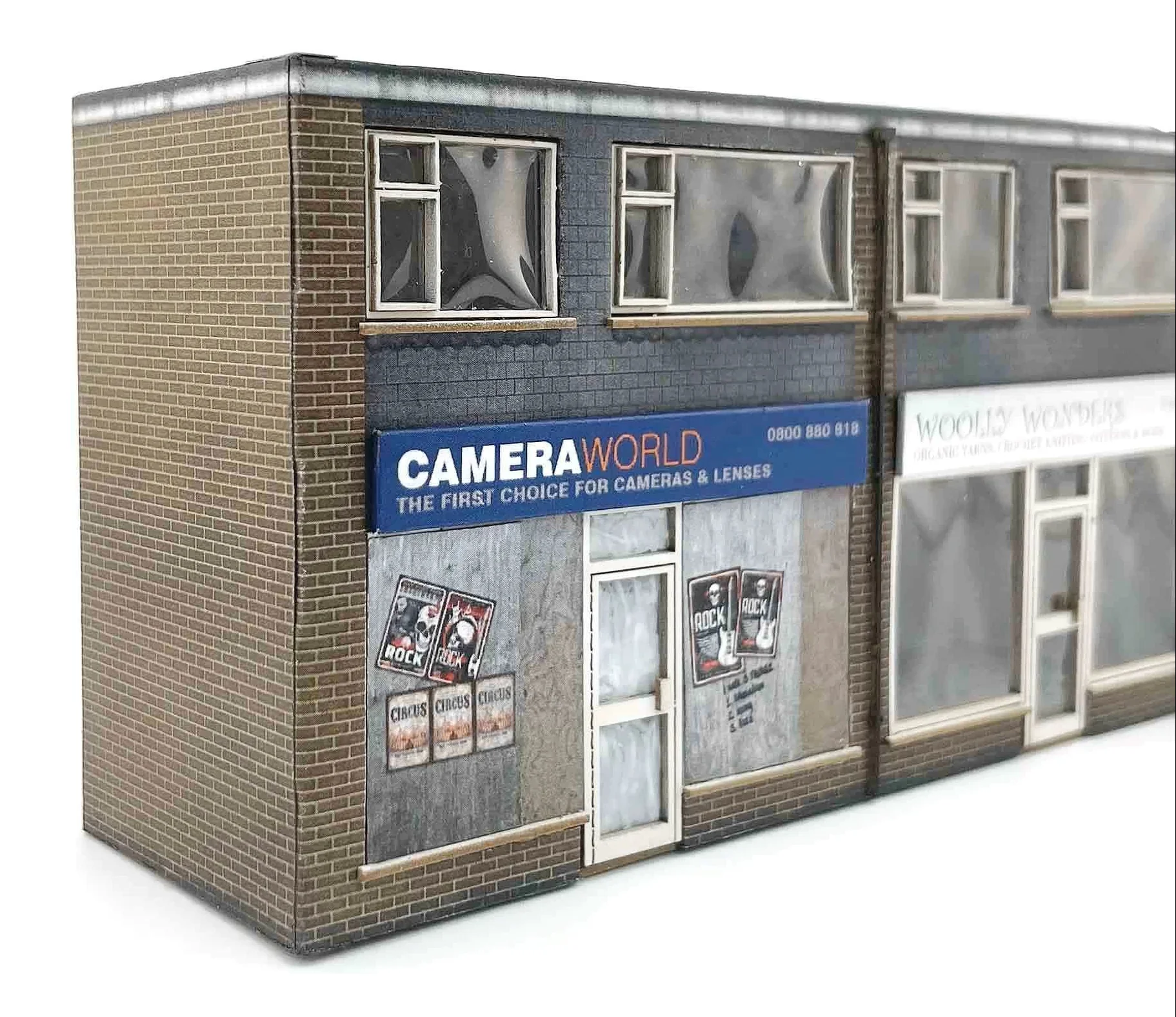 OO Low Relief 1970's Terraced Shops Model Kit - Image 6
