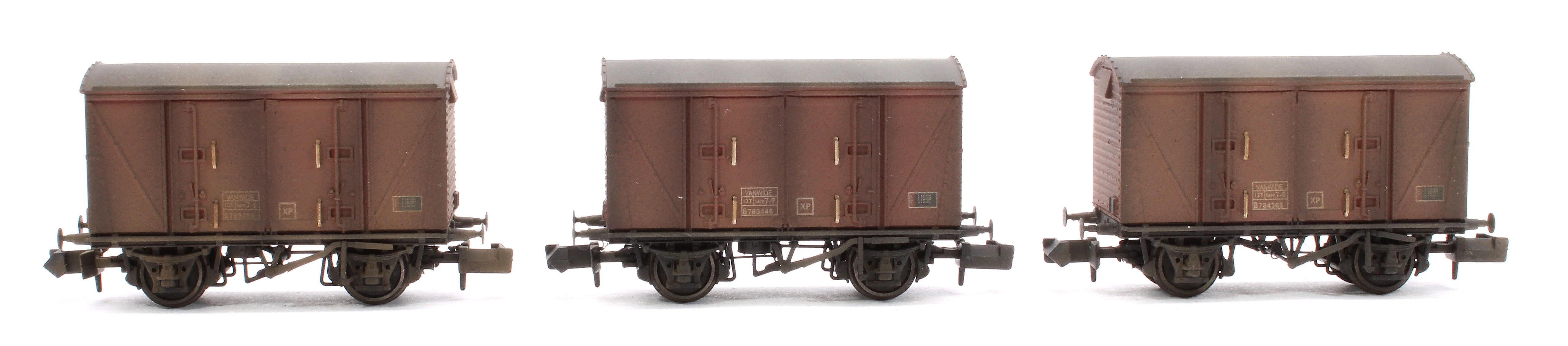 Custom Weathered Set of 3 BR 12T Vanwide Ventilated Vans, BR Bauxite (Late) - Image 2